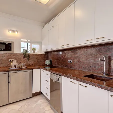 Diana Beachfront Apartment