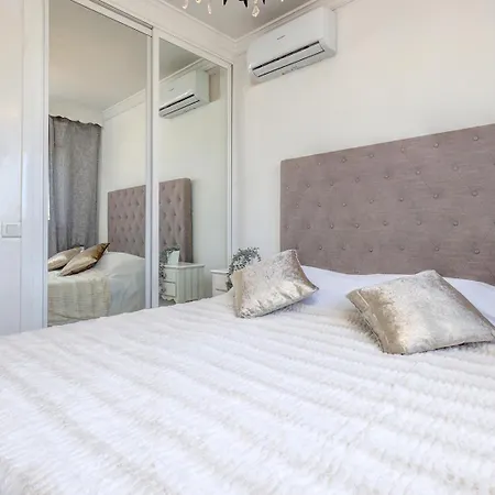 Diana Beachfront Apartment *
