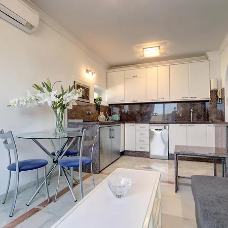 Apartment Diana Beachfront *